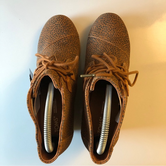 TOMS Kala Unisex Tan Mini Cheetah Suede Women’s Wedge Booties - Picture 9 of 13